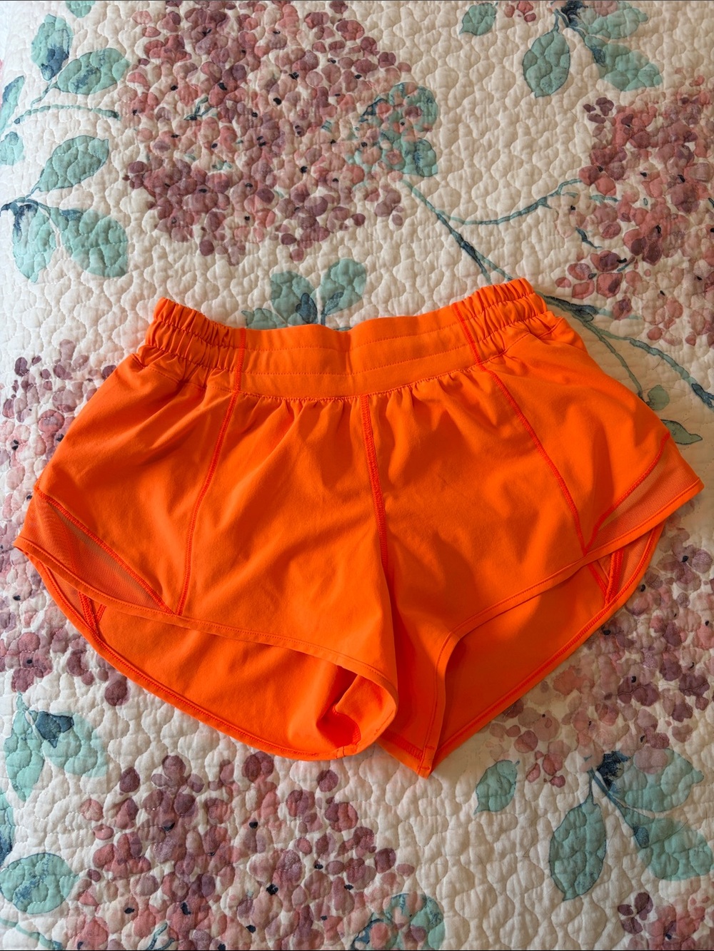 Hotty Hot Low-Rise Lined Shorts 2.5”